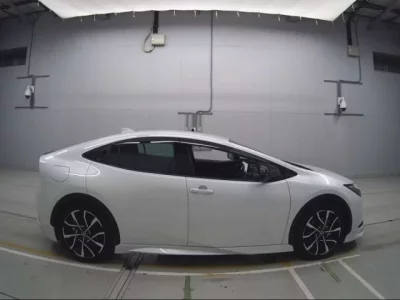 Toyota PRIUS PHV  с аукциона в Японии