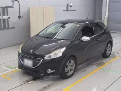 Peugeot 208  с аукциона в Японии