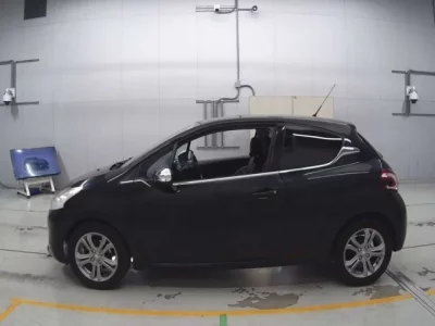 Peugeot 208  с аукциона в Японии