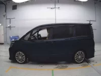 Toyota VOXY лот № 90027 оценка R  с аукциона в Японии 3