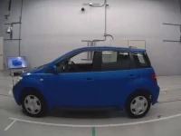 Toyota IST лот № 10219 оценка R  с аукциона в Японии 3