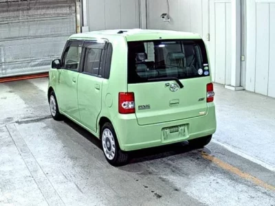 Toyota PIXIS SPACE  с аукциона в Японии