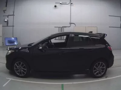 Mazda AXELA  с аукциона в Японии