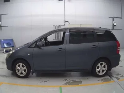 Toyota WISH  с аукциона в Японии