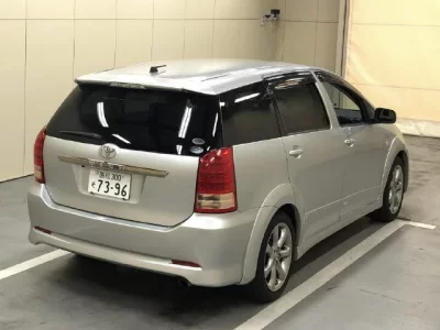 Toyota WISH  с аукциона в Японии