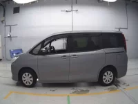 Toyota NOAH лот № 30039 оценка RA  с аукциона в Японии 3
