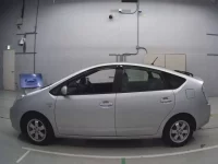 Toyota PRIUS лот № 30042 оценка RA  с аукциона в Японии 3
