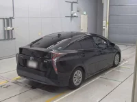 Toyota PRIUS лот № 30049 оценка 4  с аукциона в Японии 1