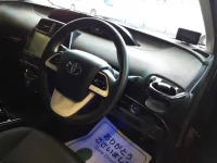 Toyota PRIUS лот № 30049 оценка 4  с аукциона в Японии 6