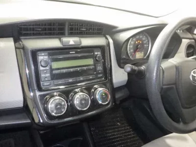 Toyota COROLLA AXIO  с аукциона в Японии