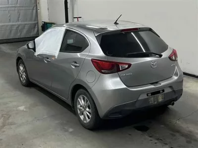 Mazda DEMIO  с аукциона в Японии