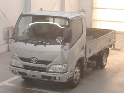 Toyota DYNA  с аукциона в Японии