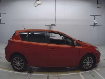 Toyota AURIS  с аукциона в Японии