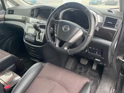 Nissan ELGRAND  с аукциона в Японии