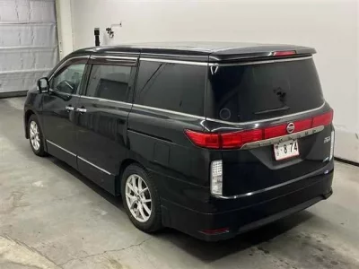 Nissan ELGRAND  с аукциона в Японии