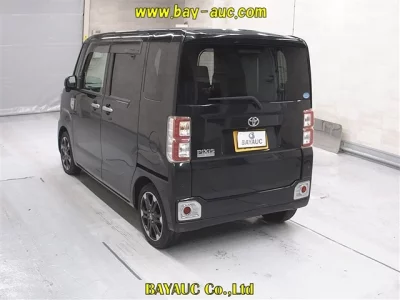 Toyota PIXIS MEGA
