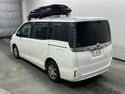 Toyota VOXY  с аукциона в Японии