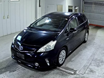 Toyota PRIUS ALPHA  с аукциона в Японии