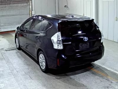 Toyota PRIUS ALPHA  с аукциона в Японии