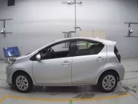 Toyota AQUA лот № 30096 оценка 4.5  с аукциона в Японии 3