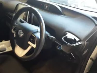 Toyota PRIUS PHV лот № 30098 оценка 4  с аукциона в Японии 6
