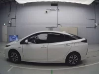 Toyota PRIUS PHV лот № 30098 оценка 4  с аукциона в Японии 3