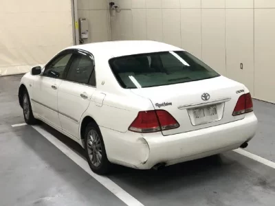 Toyota CROWN  с аукциона в Японии