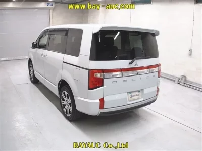 Mitsubishi DELICA D5