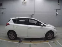 Toyota AURIS лот № 90256 оценка 3  с аукциона в Японии 2