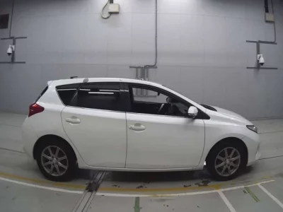 Toyota AURIS  с аукциона в Японии