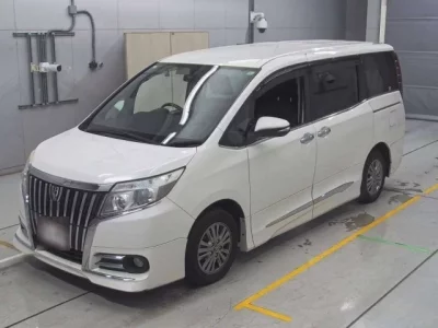Toyota ESQUIRE  с аукциона в Японии