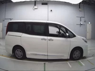 Toyota ESQUIRE  с аукциона в Японии