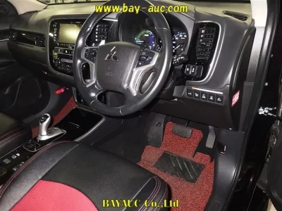 Mitsubishi OUTLANDER PHEV  с аукциона в Японии