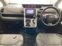 Toyota VOXY лот № 3078 оценка 3.5  с аукциона в Японии 2