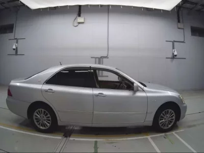 Toyota CROWN  с аукциона в Японии