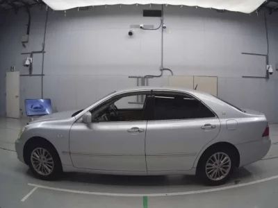 Toyota CROWN  с аукциона в Японии