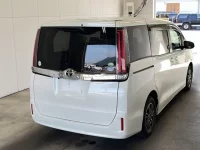 Toyota NOAH лот № 3088 оценка 4.5  с аукциона в Японии 1
