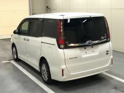 Toyota ESQUIRE  с аукциона в Японии