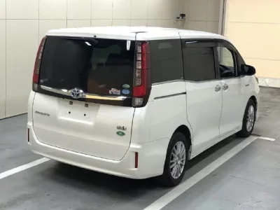 Toyota ESQUIRE  с аукциона в Японии