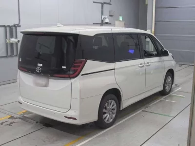 Toyota NOAH  с аукциона в Японии