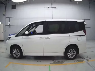 Toyota NOAH  с аукциона в Японии