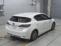 Lexus CT лот № 30237 оценка 4  с аукциона в Японии 1
