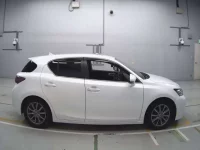 Lexus CT лот № 30237 оценка 4  с аукциона в Японии 2
