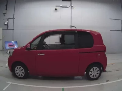 Toyota PORTE  с аукциона в Японии