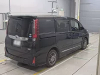 Toyota NOAH лот № 90401 оценка 3.5  с аукциона в Японии 1