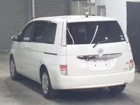 Toyota ISIS лот № 2608 оценка 3.5  с аукциона в Японии 1