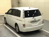 Toyota ISIS лот № 1136 оценка 3.5  с аукциона в Японии 1