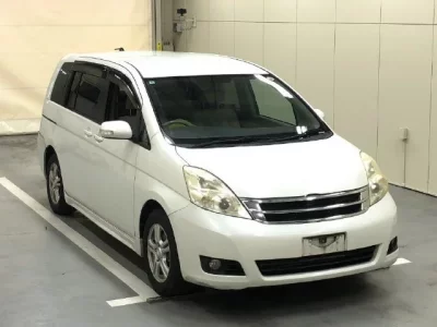 Toyota ISIS  с аукциона в Японии