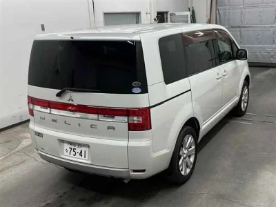 Mitsubishi DELICA D5