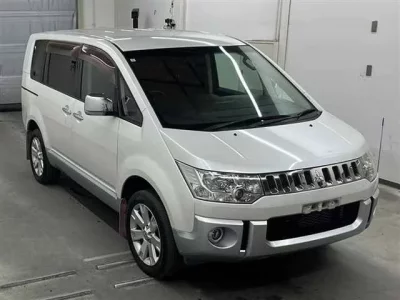 Mitsubishi DELICA D5